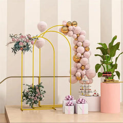 Arche dorée de cérémonie — Structure décorative pour mariage oriental