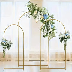 Arche dorée de cérémonie — Structure décorative pour mariage oriental