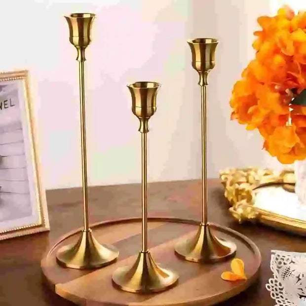 Lot de bougeoirs élégants en métal — Centre de table mariage