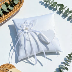 Coussin porte-alliances floral blanc — Cérémonie mariage