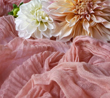 Chemin de table en gaze semi-transparente — Mariage boho