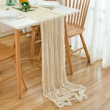 Chemin de table en gaze froissée — Mariage boho & réception