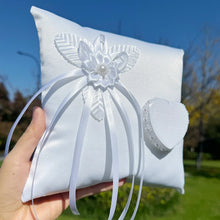 Coussin porte-alliances floral blanc — Cérémonie mariage