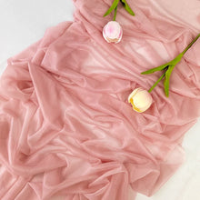 Chemin de table en voile chiffon — Table & arche de mariage