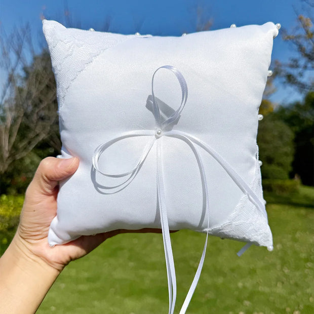 Coussin porte-alliances satin dentelle & perles — Cérémonie mariage