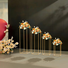 Lot de 4 présentoirs dorés à hauteurs variables — Décoration de salle de mariage